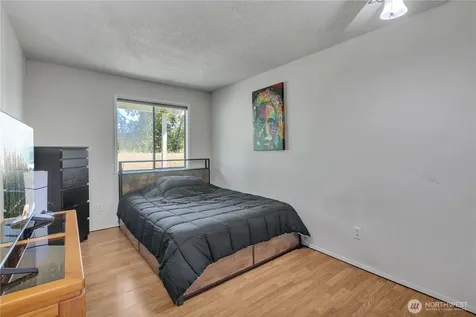 1808 Maple Lane Kent WA 98030