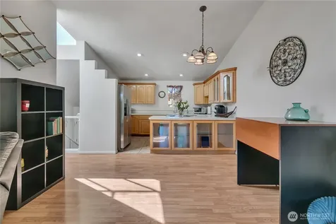 1808 Maple Lane Kent WA 98030