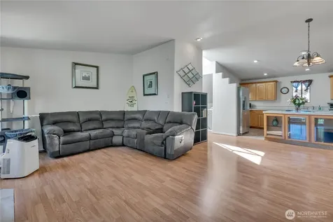 1808 Maple Lane Kent WA 98030
