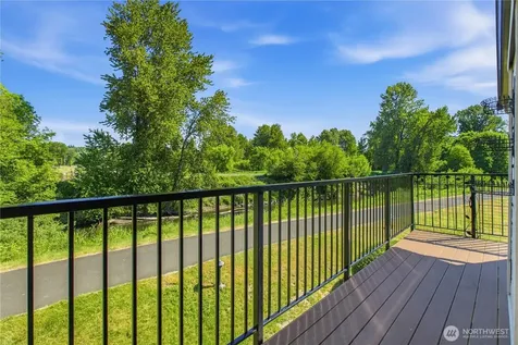1808 Maple Lane Kent WA 98030
