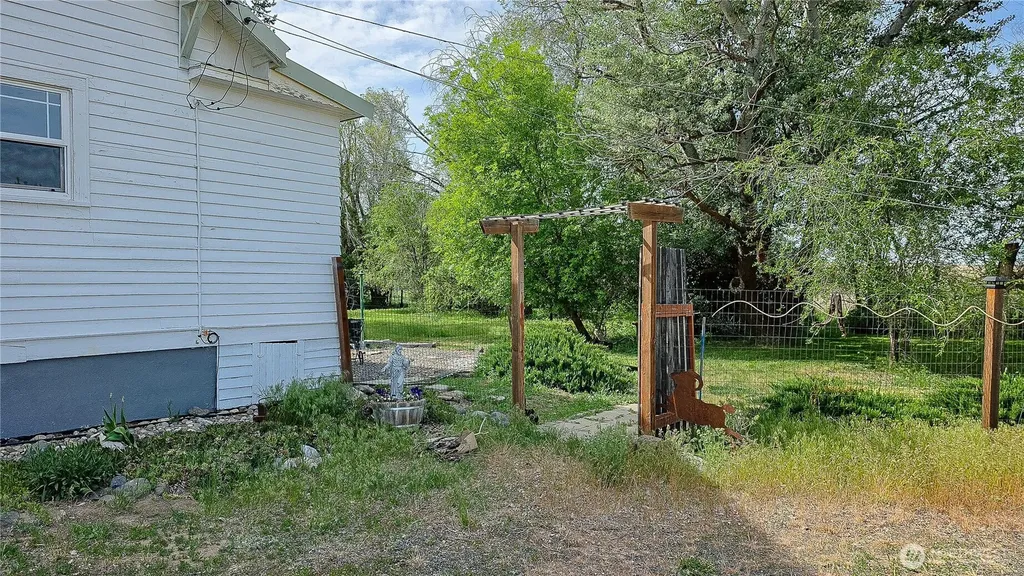 16525 Us Highway 2 Waterville WA 98858