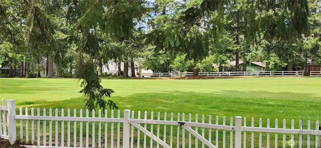 130 E Lakeland Way Allyn WA 98524