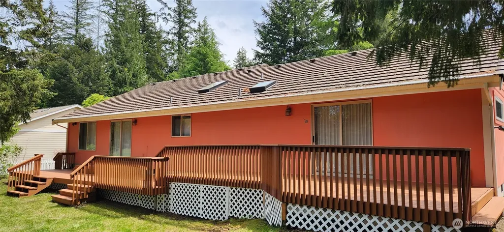 130 E Lakeland Way Allyn WA 98524