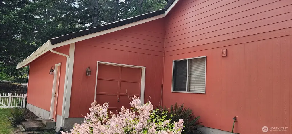 130 E Lakeland Way Allyn WA 98524
