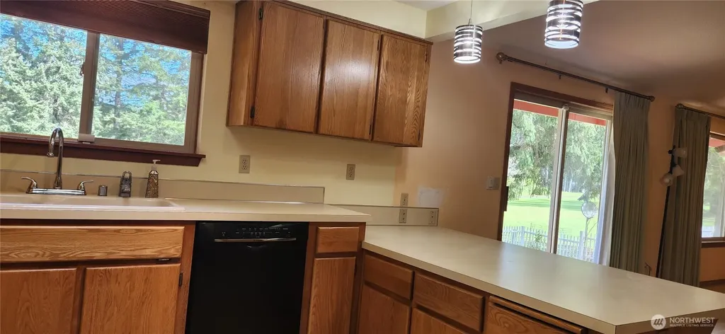 130 E Lakeland Way Allyn WA 98524