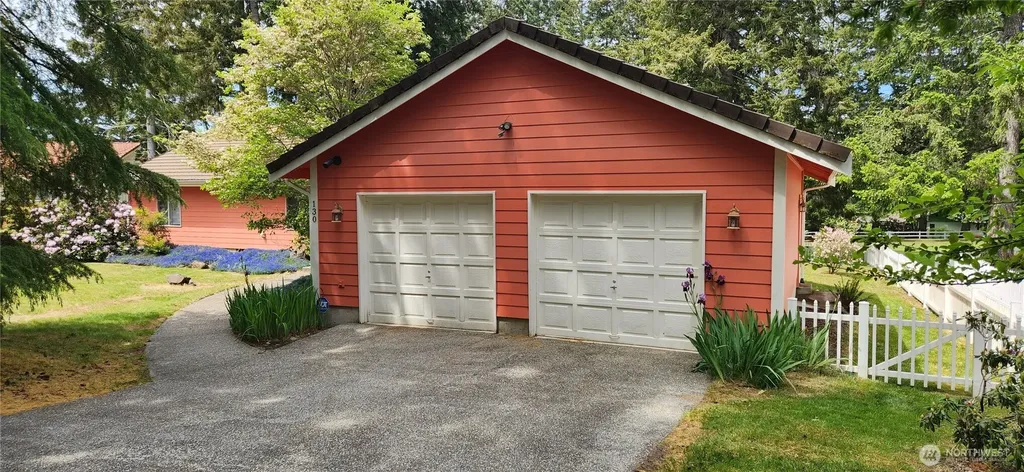 130 E Lakeland Way Allyn WA 98524