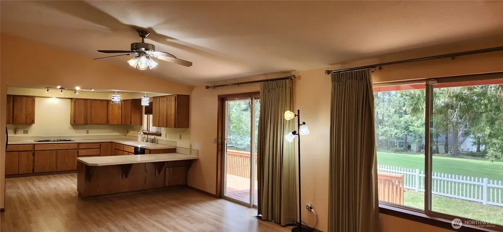 130 E Lakeland Way Allyn WA 98524