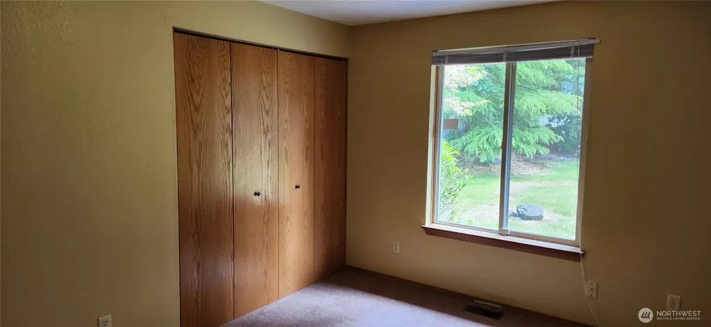 130 E Lakeland Way Allyn WA 98524