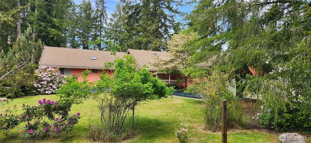 130 E Lakeland Way Allyn WA 98524