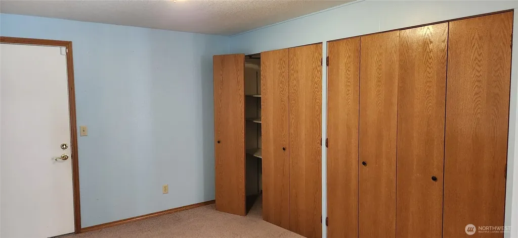 130 E Lakeland Way Allyn WA 98524
