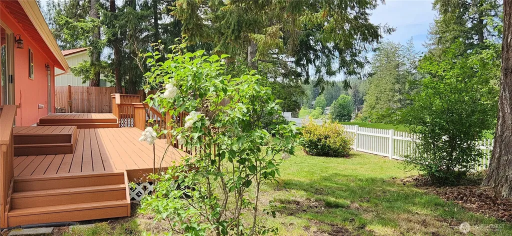 130 E Lakeland Way Allyn WA 98524
