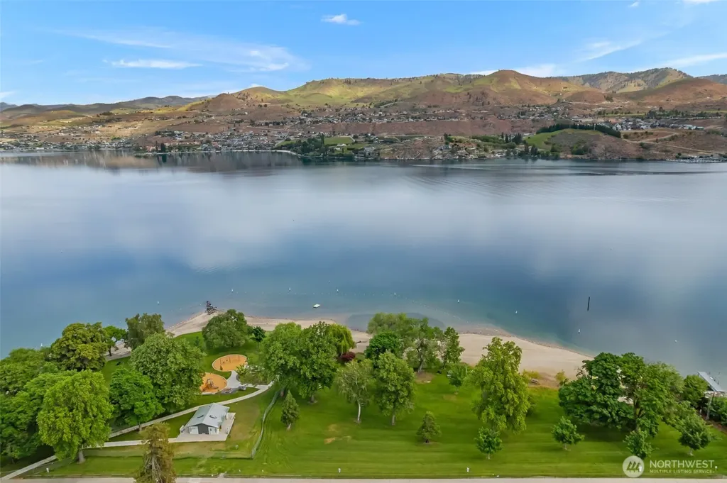 113 E Center Street Chelan WA 98816