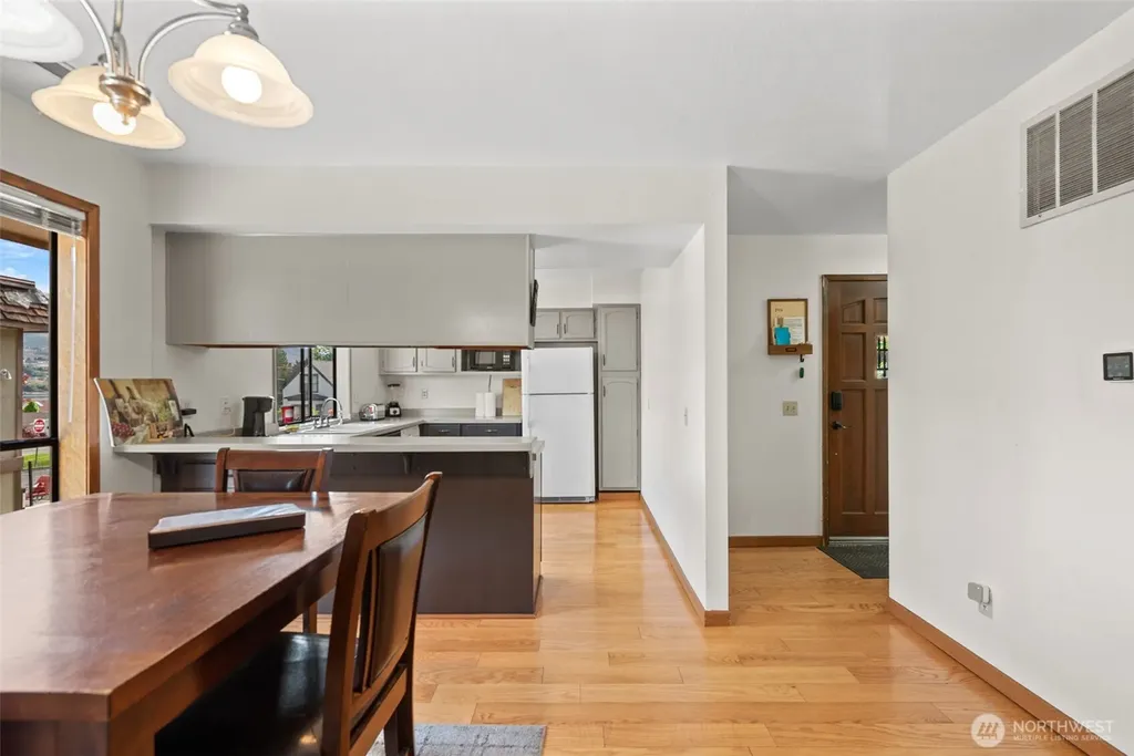 113 E Center Street Chelan WA 98816