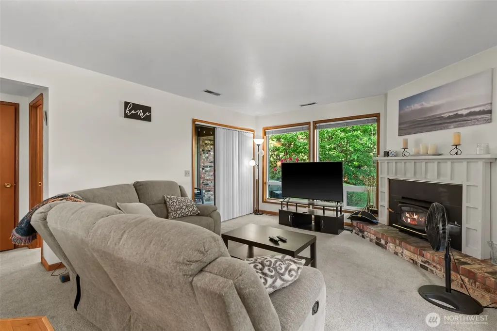 113 E Center Street Chelan WA 98816