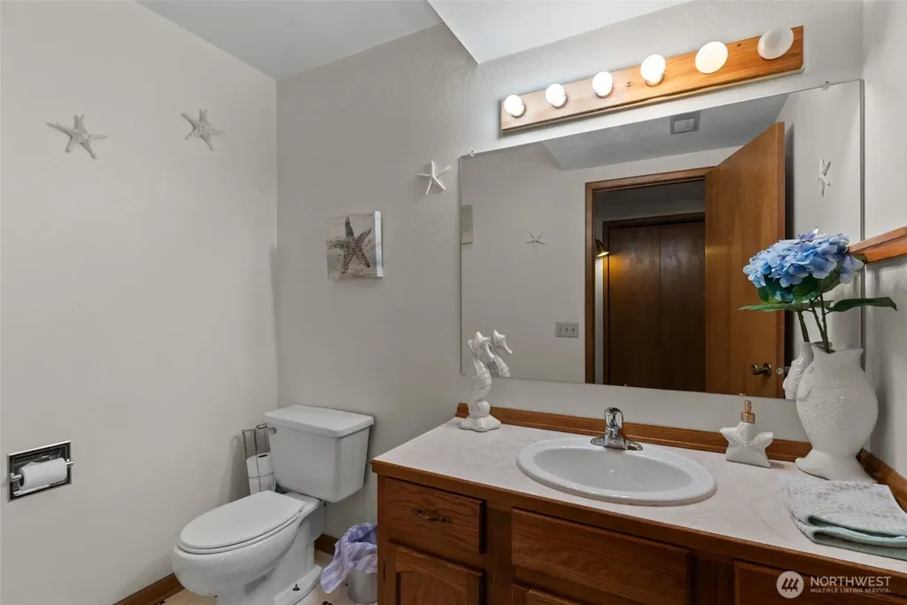 113 E Center Street Chelan WA 98816