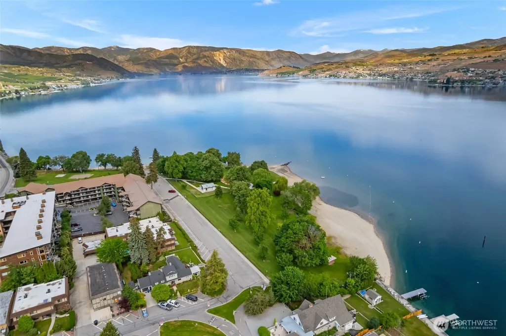 113 E Center Street Chelan WA 98816