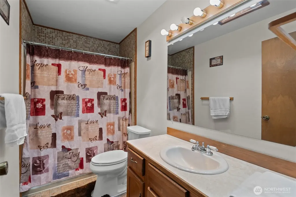 113 E Center Street Chelan WA 98816