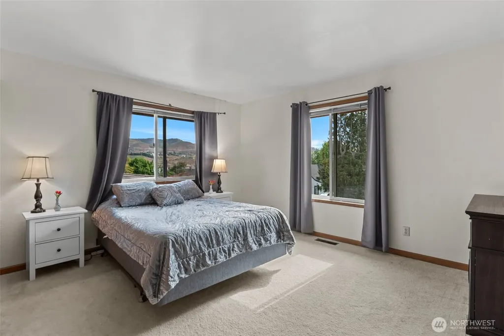 113 E Center Street Chelan WA 98816
