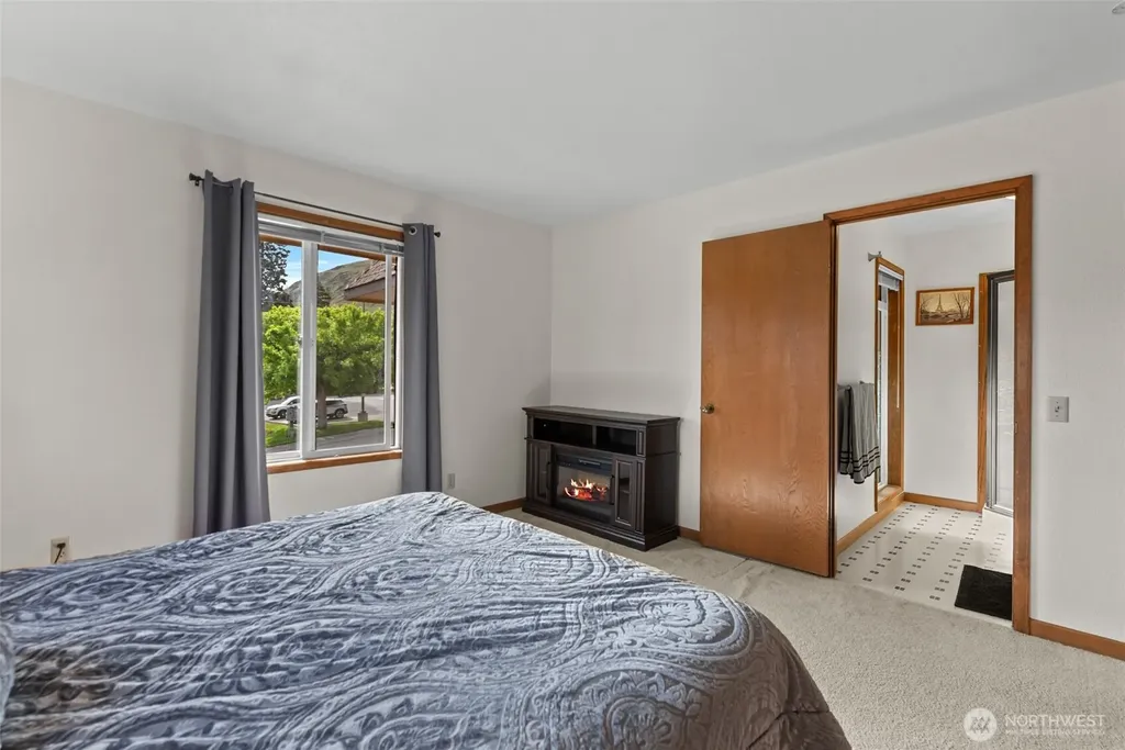 113 E Center Street Chelan WA 98816