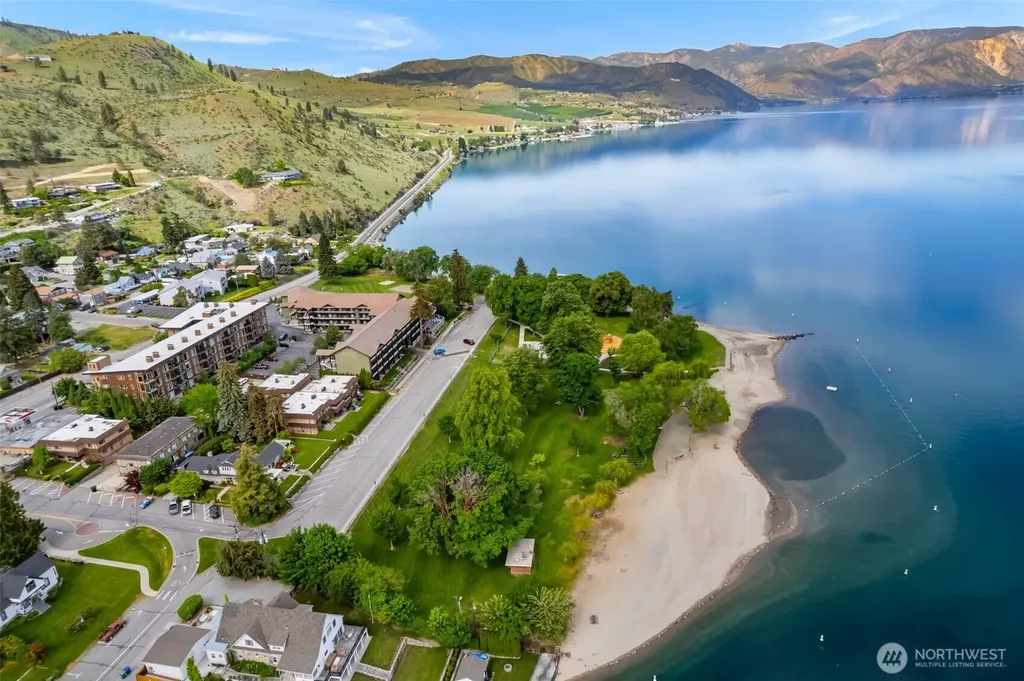 113 E Center Street Chelan WA 98816