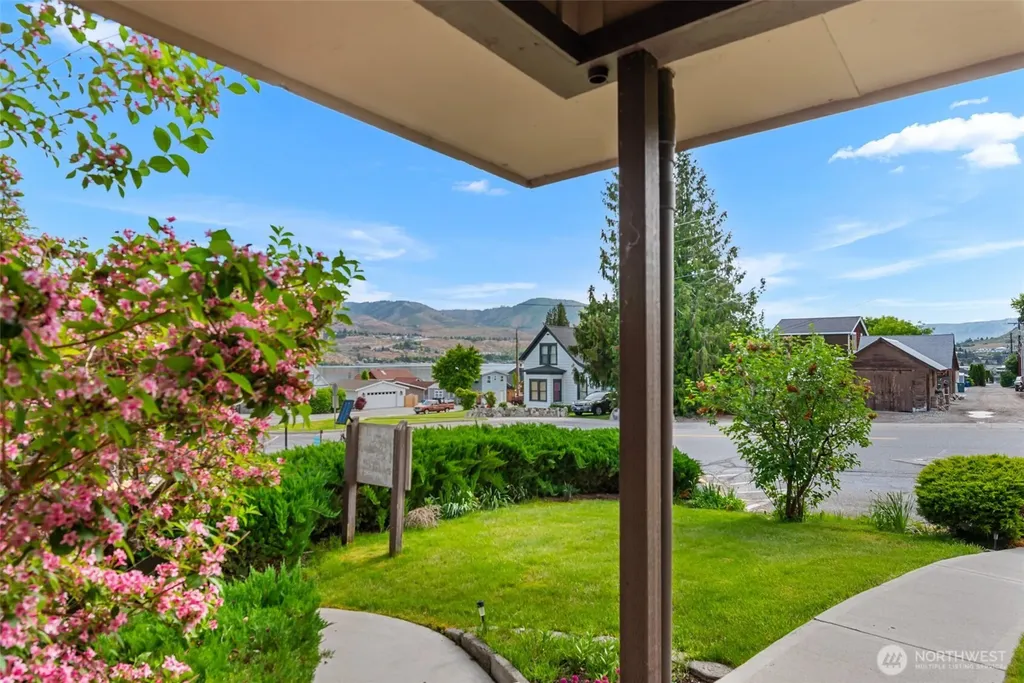 113 E Center Street Chelan WA 98816