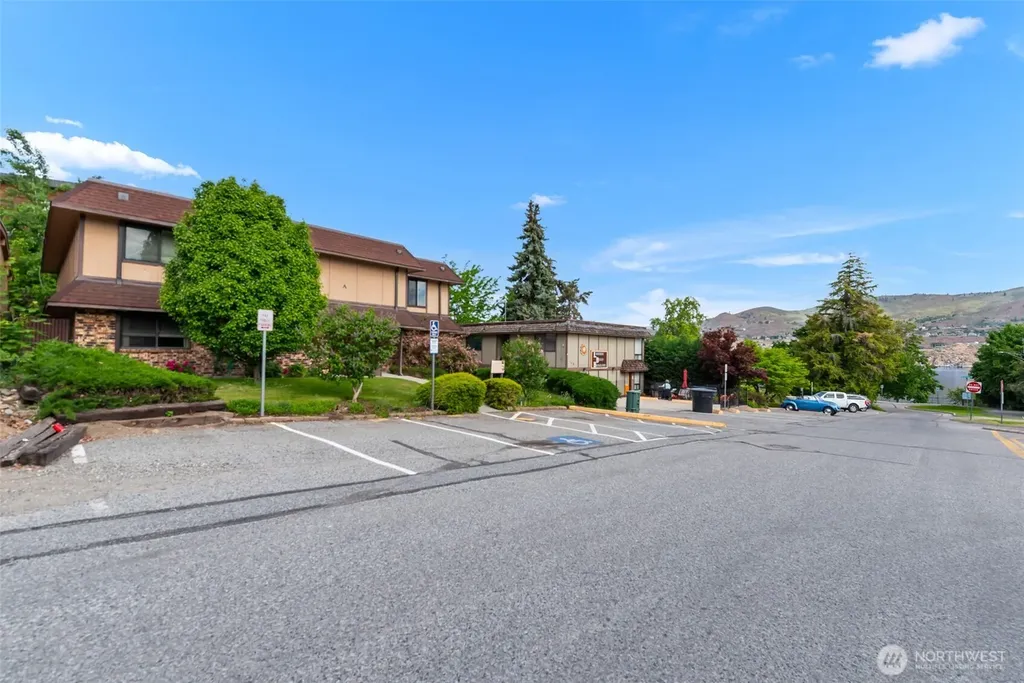 113 E Center Street Chelan WA 98816