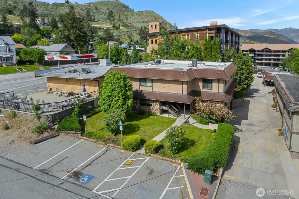 113 E Center Street Chelan WA 98816