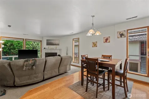 113 E Center Street Chelan WA 98816