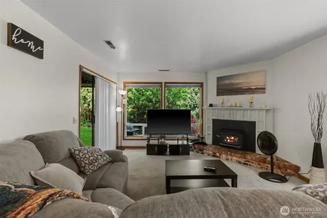 113 E Center Street Chelan WA 98816