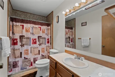 113 E Center Street Chelan WA 98816