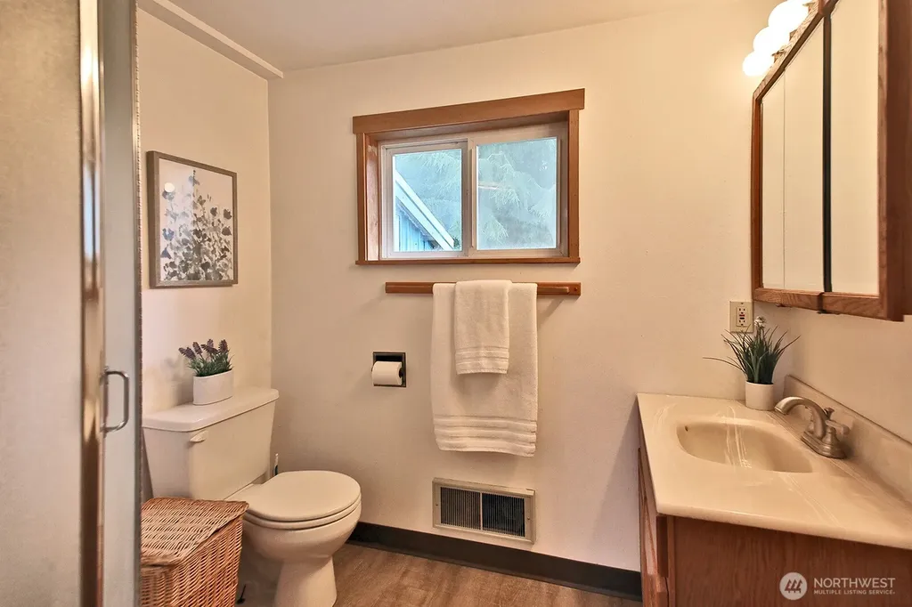2970 Smugglers Cove Road Greenbank WA 98253
