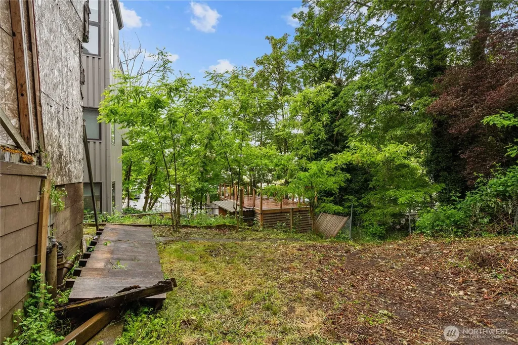 4563 33rd Avenue S Seattle WA 98118