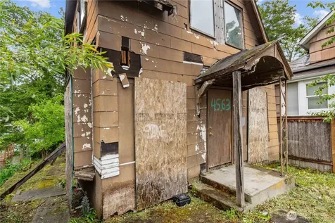4563 33rd Avenue S Seattle WA 98118