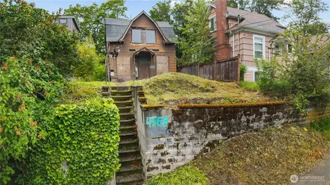4563 33rd Avenue S Seattle WA 98118