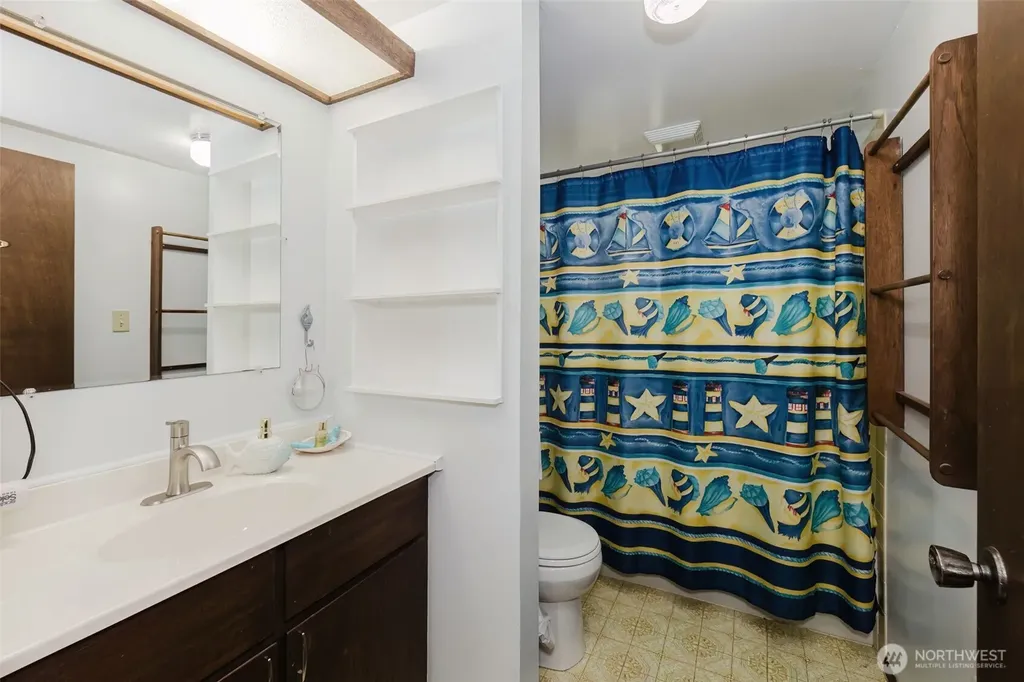30 NE Alta Vista Drive Belfair WA 98528