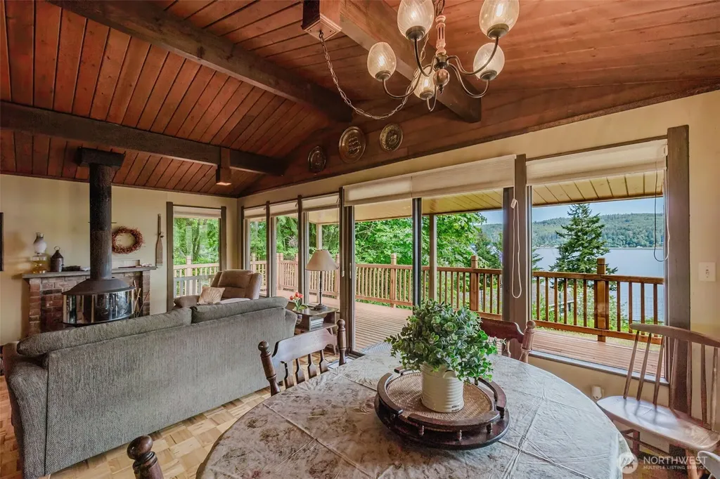 30 NE Alta Vista Drive Belfair WA 98528