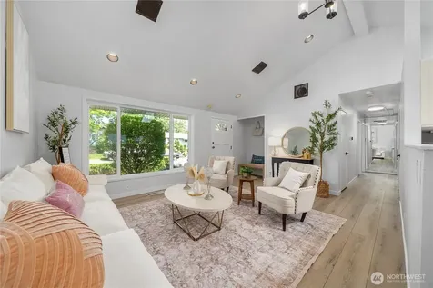 691 Redmond Avenue NE Renton WA 98056
