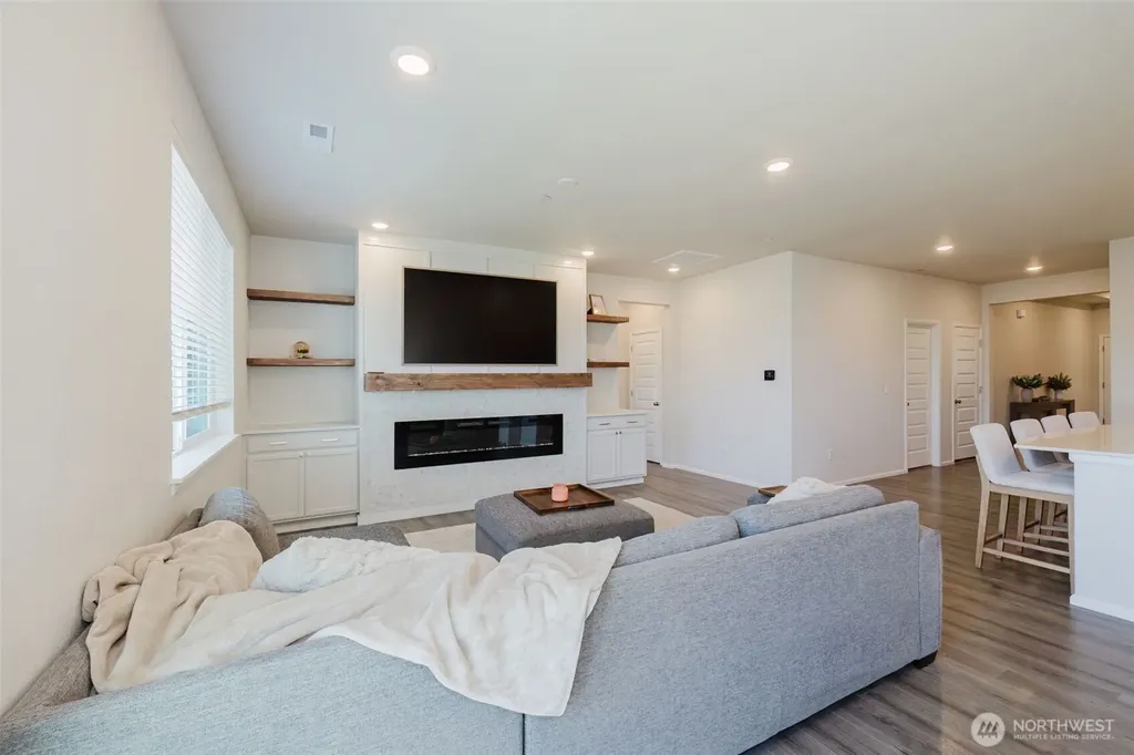 940 Panoramic Loop Bremerton WA 98312