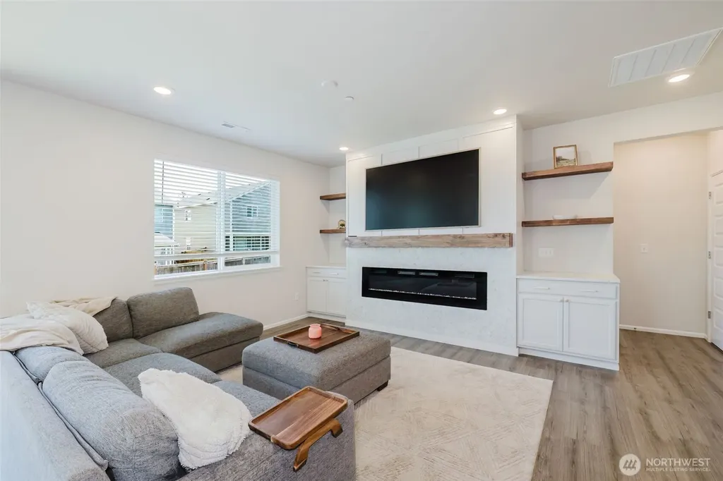 940 Panoramic Loop Bremerton WA 98312