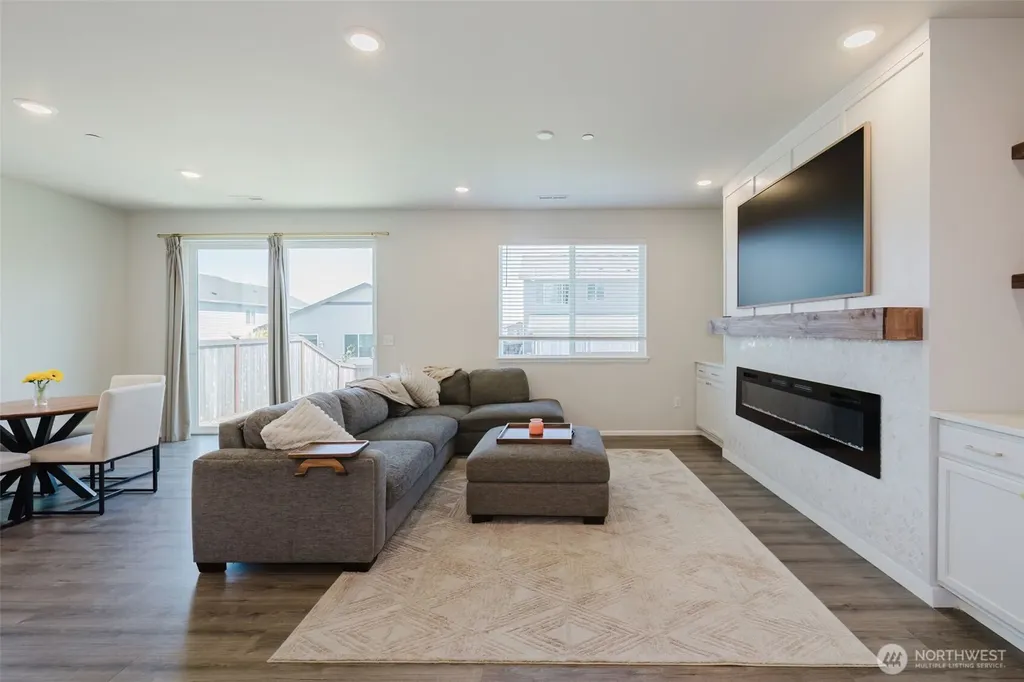 940 Panoramic Loop Bremerton WA 98312