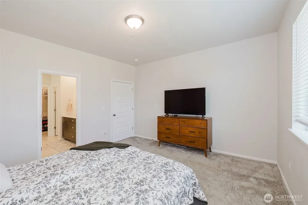 940 Panoramic Loop Bremerton WA 98312