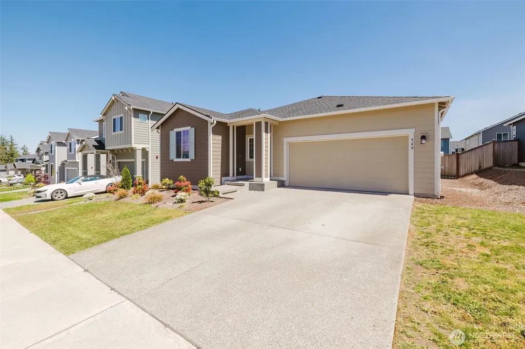 940 Panoramic Loop Bremerton WA 98312