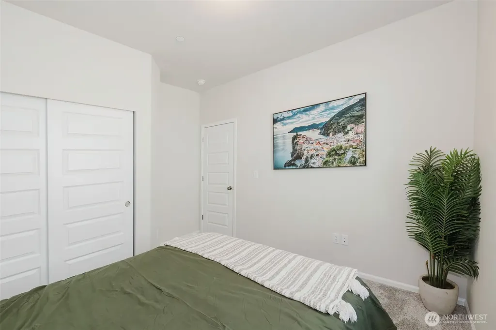 940 Panoramic Loop Bremerton WA 98312