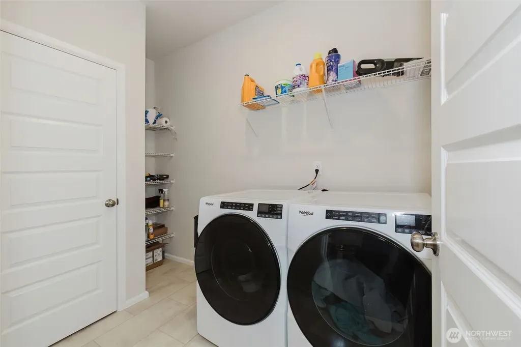 940 Panoramic Loop Bremerton WA 98312