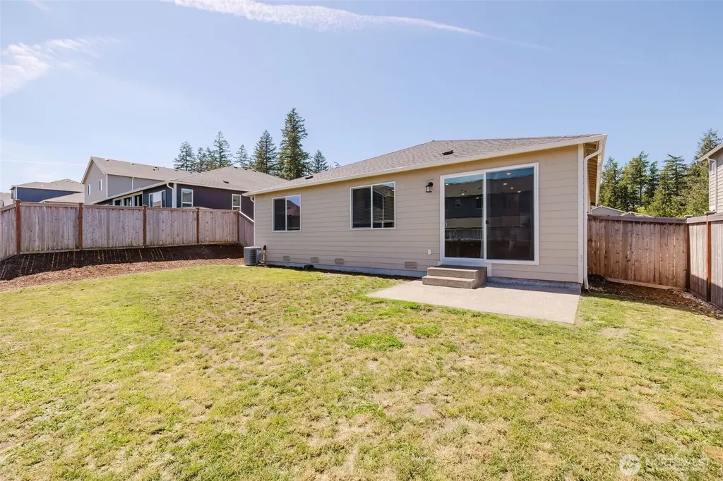 940 Panoramic Loop Bremerton WA 98312