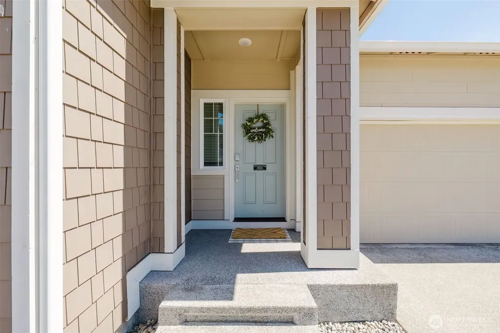 940 Panoramic Loop Bremerton WA 98312