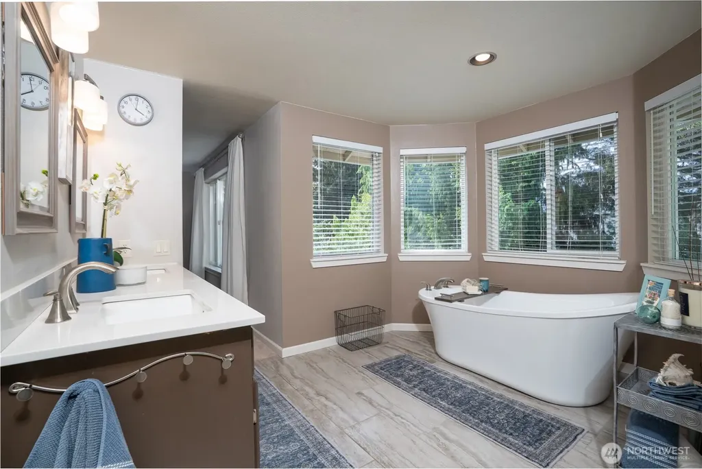 1952 S 371st Place Federal Way WA 98003