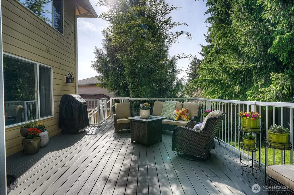 1952 S 371st Place Federal Way WA 98003