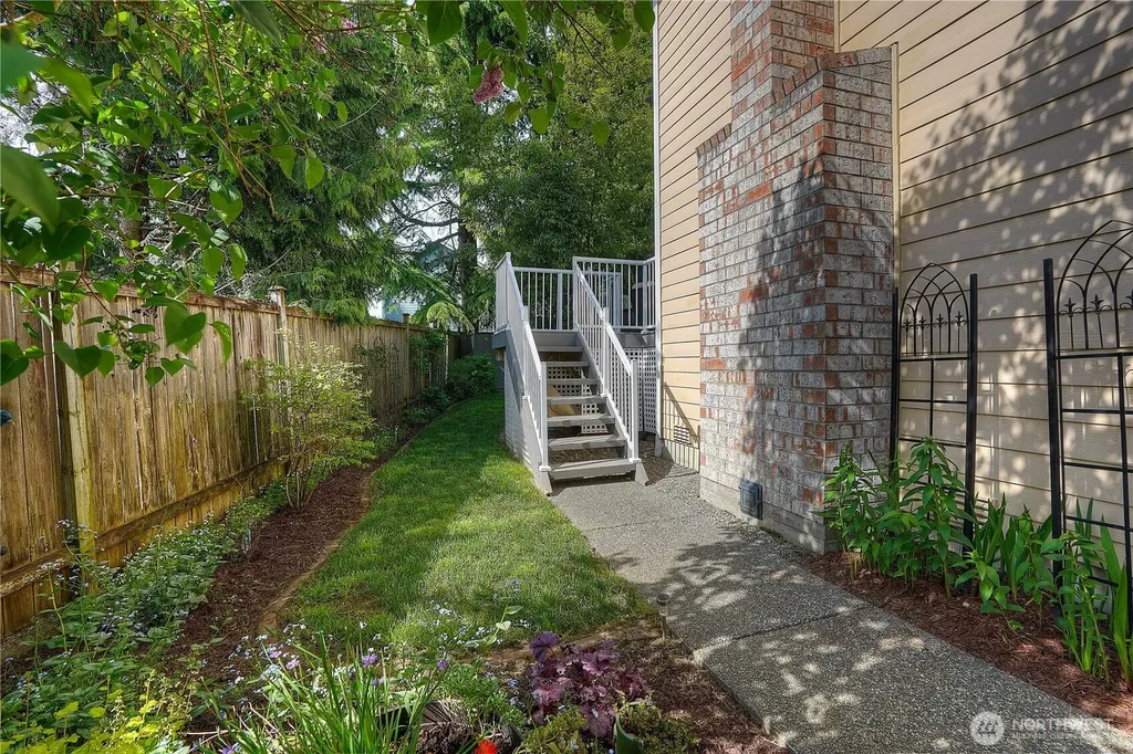 1952 S 371st Place Federal Way WA 98003