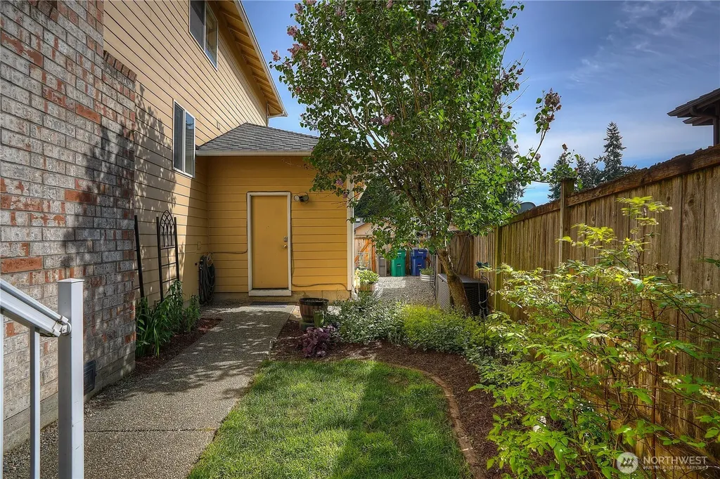 1952 S 371st Place Federal Way WA 98003